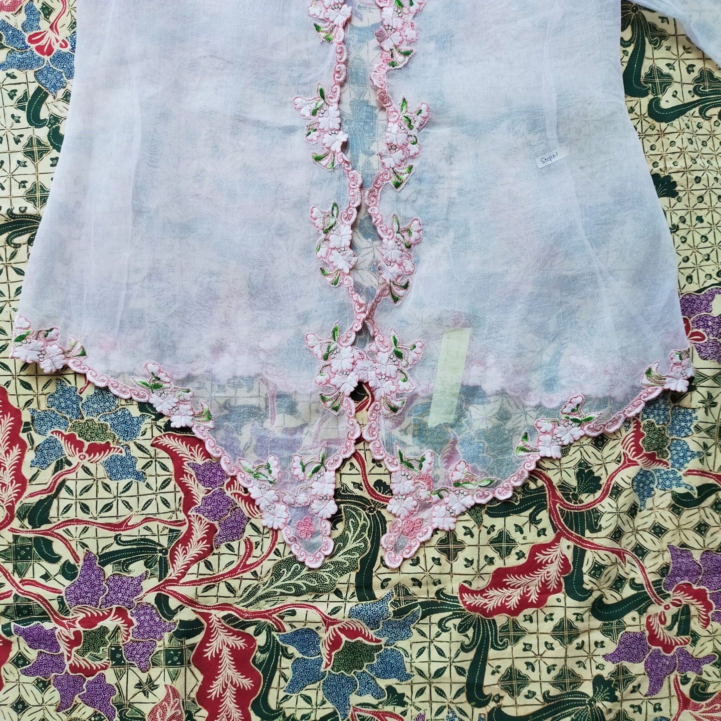 Vintage 60s Soft Pink Kebaya with White-Pink Embroidered Flower Trim