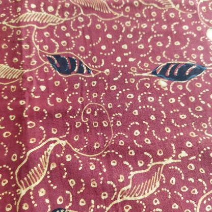 Vintage Goan Saroong With Cecek Background