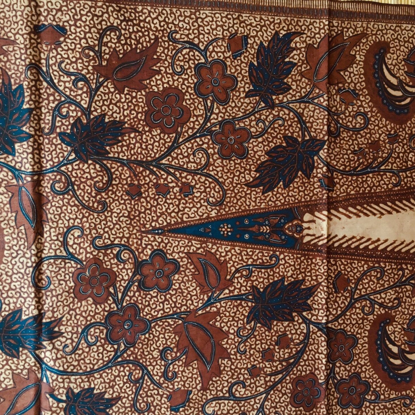 Vintage Sogan (Brown) Hand Drawn Semen Gurda Batik Shawl