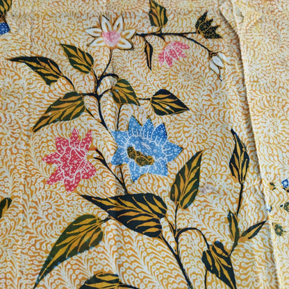Vintage Dutch Saroong With Pakis Background