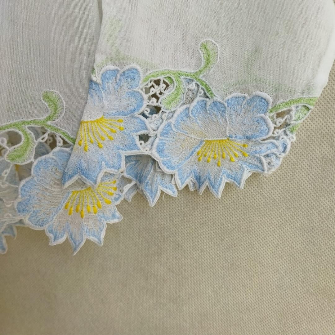 Vintage Broken White Soft Blue Encim kebaya