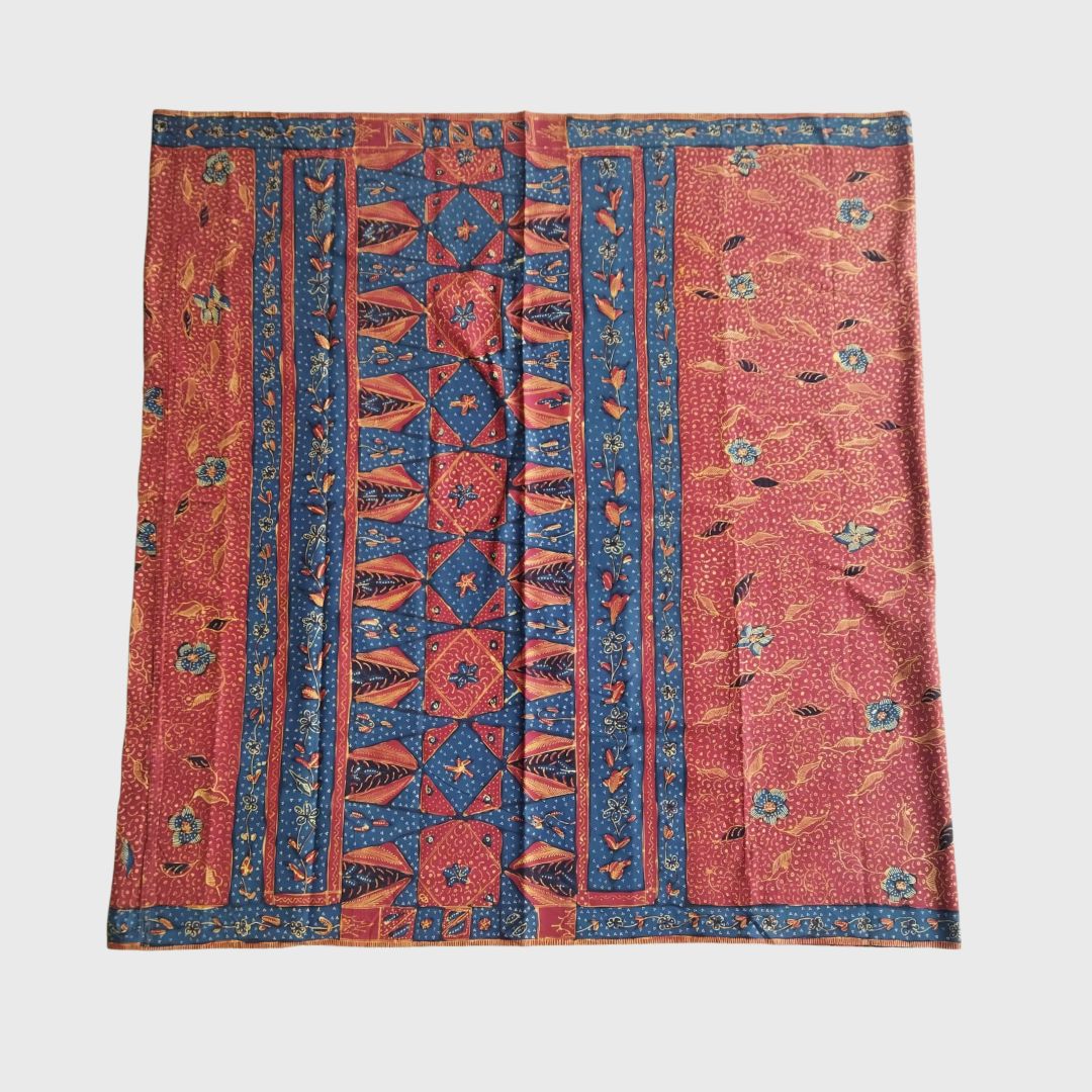 Vintage Goan Saroong With Cecek Background