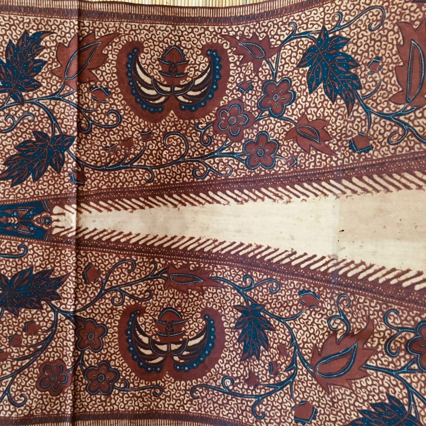 Vintage Sogan (Brown) Hand Drawn Semen Gurda Batik Shawl