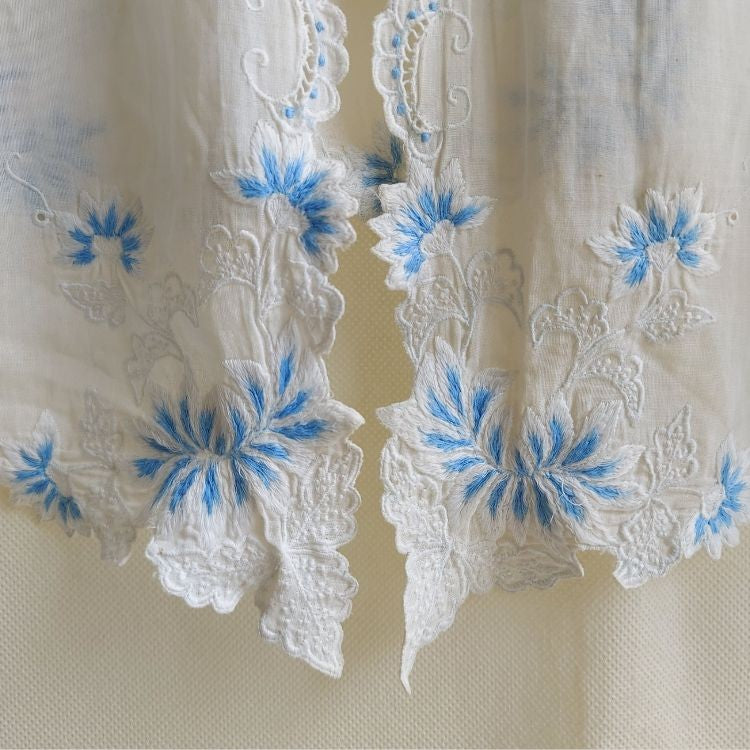 (L) Vintage White Blue Embroidery Encim Kebaya