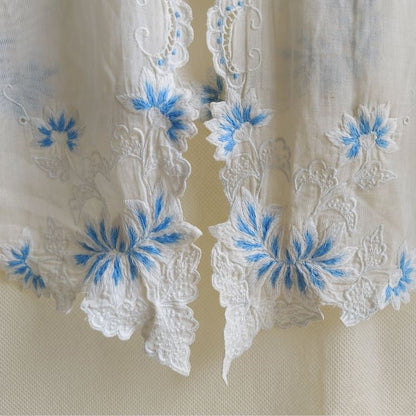 (L) Vintage White Blue Embroidery Encim Kebaya